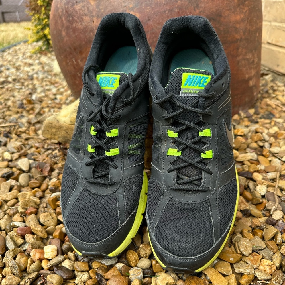 Nike Black and Neon Yellow Athletic Shoes sz10
